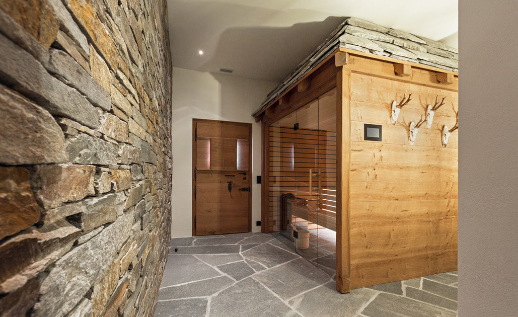 Wellnessbereich und Badezimmer im Chalet